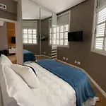 Flat em Copacabana na quadra da praia